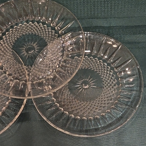 Elegant Glass Dessert Plates - Picture 3 of 3